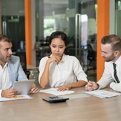 Accountants and Tax Advisors in London helping business owners choose right structure